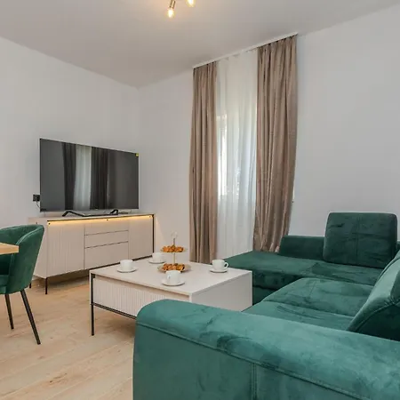 Family Oasis 別荘 *