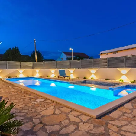 Family Oasis Vikendica Nin