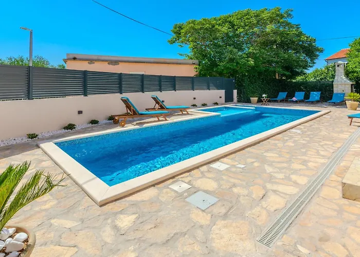 Vikendica Family Oasis